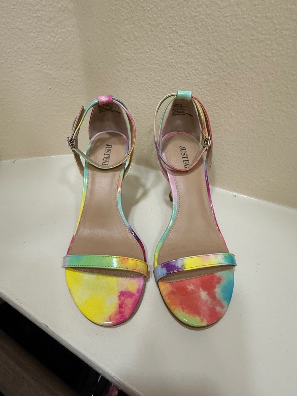 BEAUTIFUL KITTEN HEEL